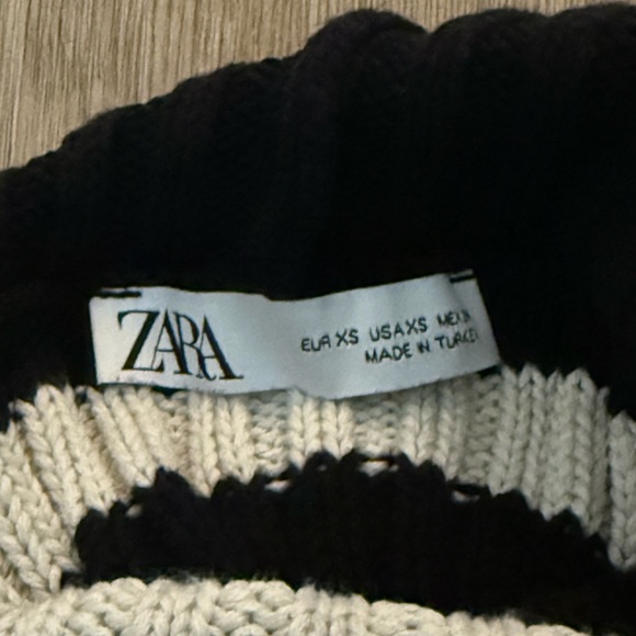 Zara Black and White Striped Cropped Turtleneck Sweater - Picture 3 of 3
